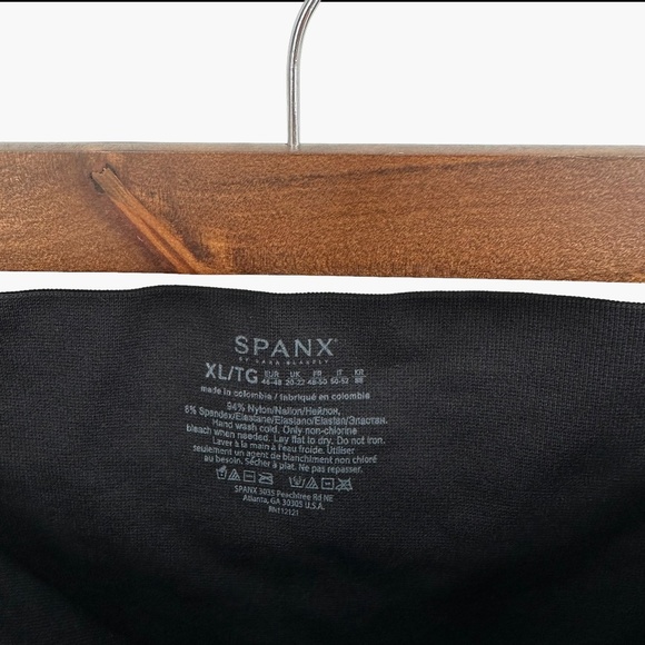 Spanx Look At Me Now Seamless Leggings in Black - Picture 3 of 6